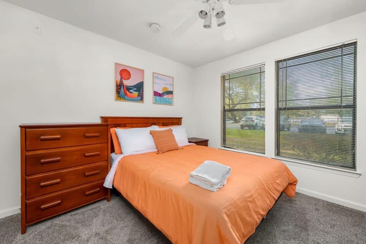 Budget Friendly Sleeps 8 Discounts Available タンパ エクステリア 写真