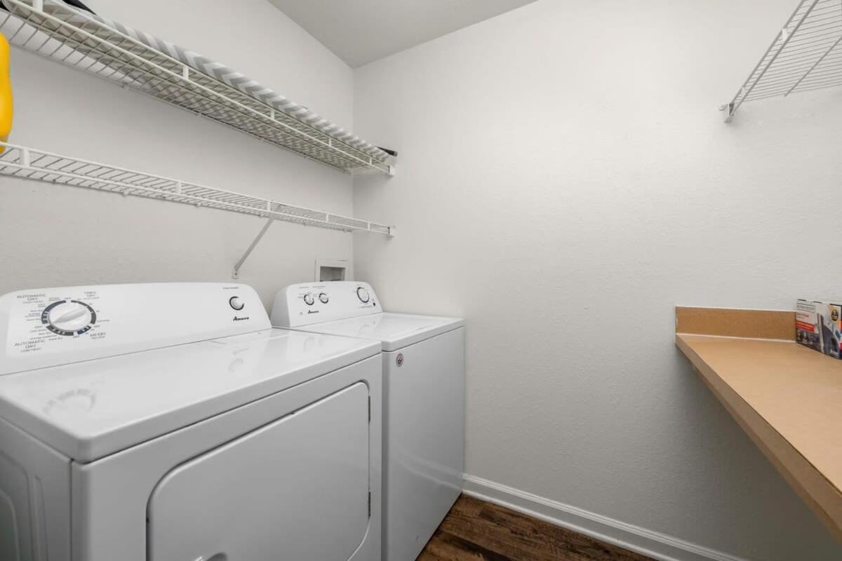 Budget Friendly Sleeps 8 Discounts Available タンパ エクステリア 写真