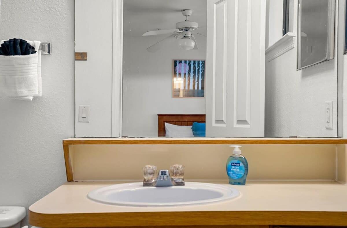 Budget Friendly Sleeps 8 Discounts Available タンパ エクステリア 写真