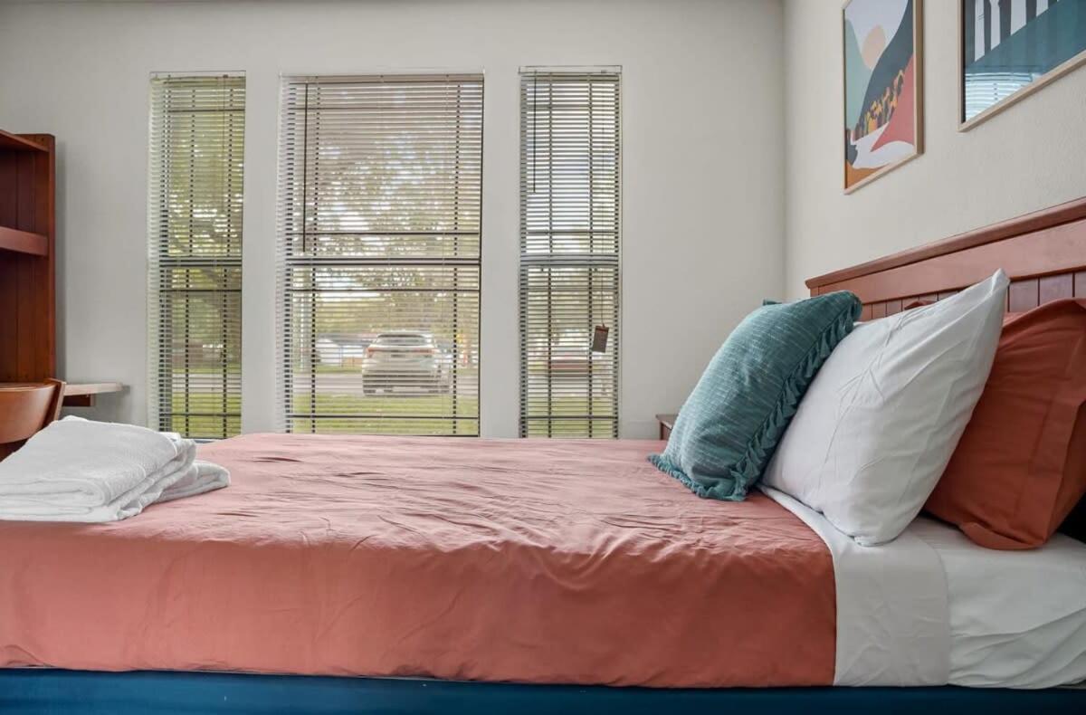 Budget Friendly Sleeps 8 Discounts Available タンパ エクステリア 写真